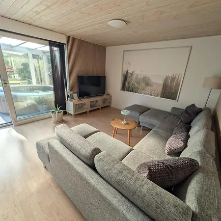 Garden & Jacuzzi Oasis Feriehus Ravsted