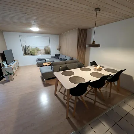 Feriehus Garden & Jacuzzi Oasis