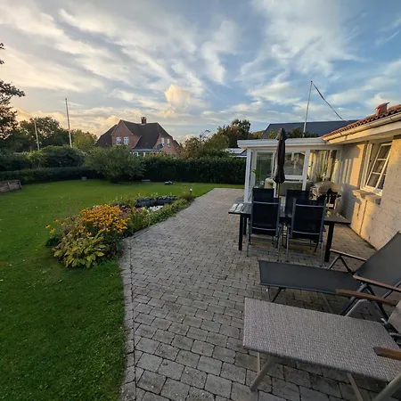 Feriehus Garden & Jacuzzi Oasis *