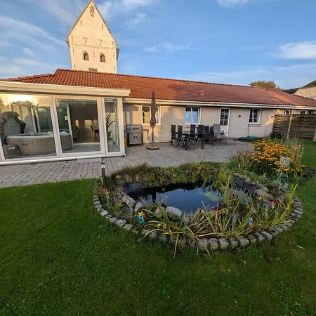 Feriehus Garden & Jacuzzi Oasis Ravsted
